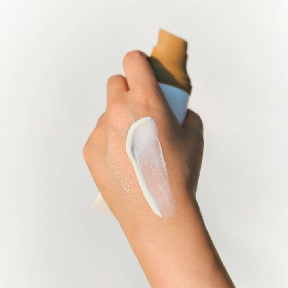 Солнцезащитный крем  SKIN1004 Madagascar Centella Air-Fit Suncream Light SPF30 PA++++ 50 мл