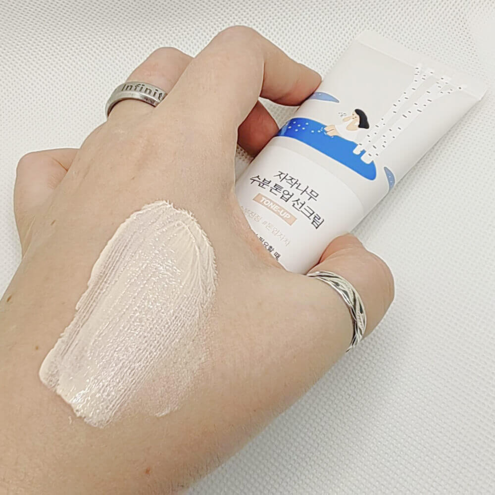 Тонирующий солнцезащитный крем Round Lab Birch Juice Moisturizing Tone-Up Sunscreen SPF50+ PA++++